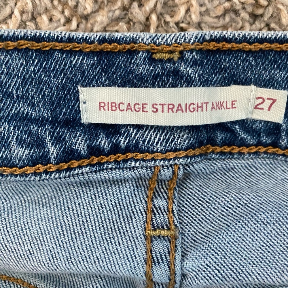 Levi’s - Picture 2 of 3